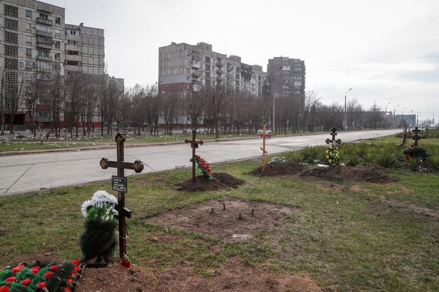 Mais de 20 mil civis mortos em Mariupol. Zelensky dá nega a presidente alemão. Petróleo supera os 100 dólares