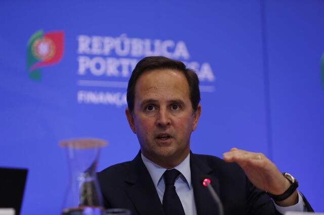 Fisco aplica isenção de IRS sem lei