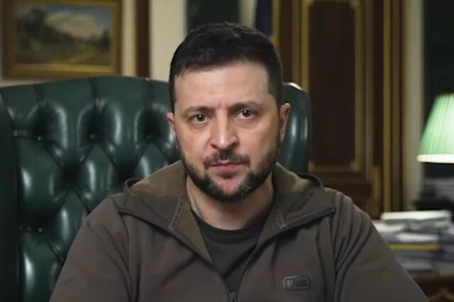 Zelensky recorda a luta contra o nazismo e chama 'louco' a Putin