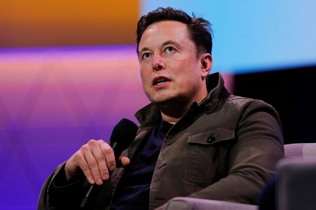 Musk quer comprar Twitter a preço mais baixo. Ações apagam ganhos de um mês