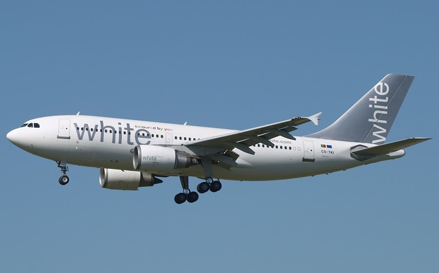 A White Airways é uma companhia portuguesa de “charters” que foi criada em 2005 e é detida pelo grupo Omni Aviation.