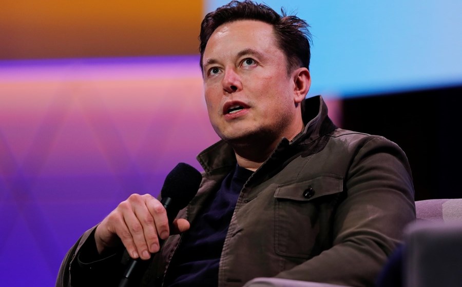 O multimilionário Elon Musk propõe-se pagar 44 mil milhões de dólares pela rede social.