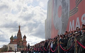 'Vamos punir os nazis', diz Putin no discurso do Dia da Vitória. Guterres, Scholz e Macron apelam à paz