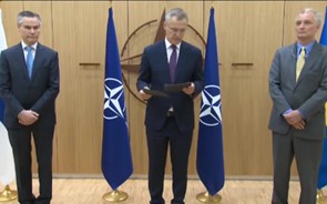 NATO: Finlândia e Suécia entregam candidaturas à adesão em dia “histórico”