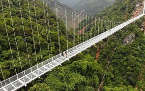 Esta ponte feita em vidro é uma das mais temidas do mundo