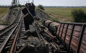  Autoridades ucranianas dizem que Rússia atacou ferrovias em todo o país