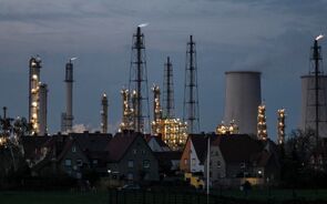 Petróleo em queda. Nord Stream retoma a 40%