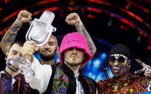 Kalush Orchestra leiloam estatueta da Eurovisão para angariarem fundos para a Ucrânia