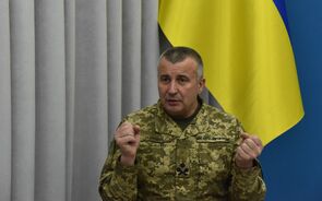 Zelensky destitui comandante das Forças Armadas