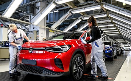Escalada de preços ameaça produção de baterias da UE, avisa CEO da marca Volkswagen