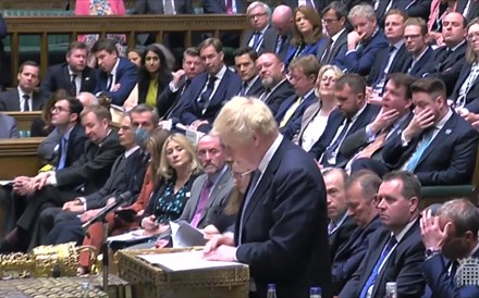 Boris Johnson assume responsabilidade por 'festas' mas recusa demitir-se