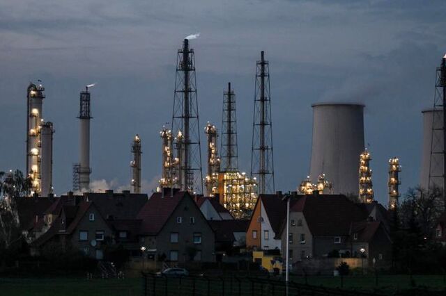 AIE volta a baixar projeções para procura global de petróleo em 2022