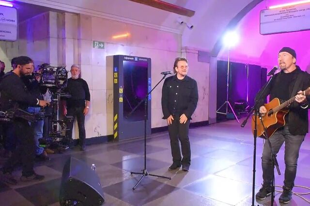 Bono e The Edge dão 'concerto pela paz' numa estação de metro de Kiev
