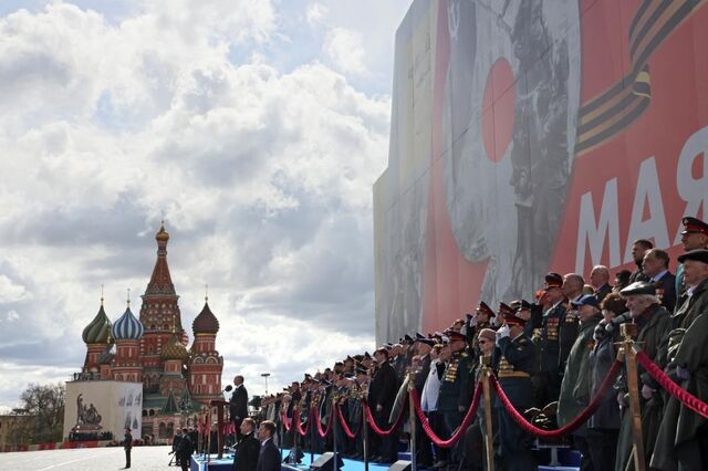 'Vamos punir os nazis', diz Putin no discurso do Dia da Vitória. Guterres, Scholz e Macron apelam à paz