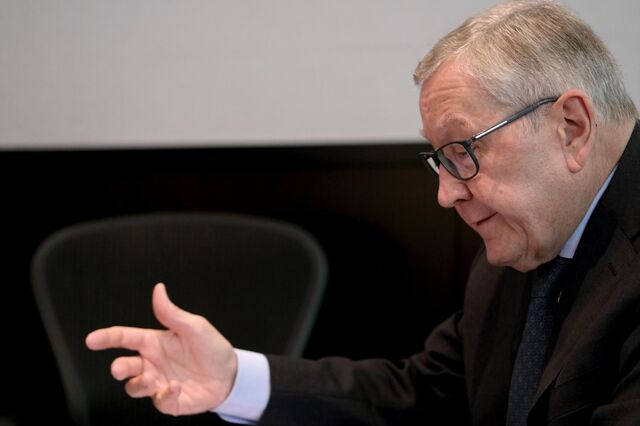 Regling: “A política monetária continuará a apoiar a evolução da economia”