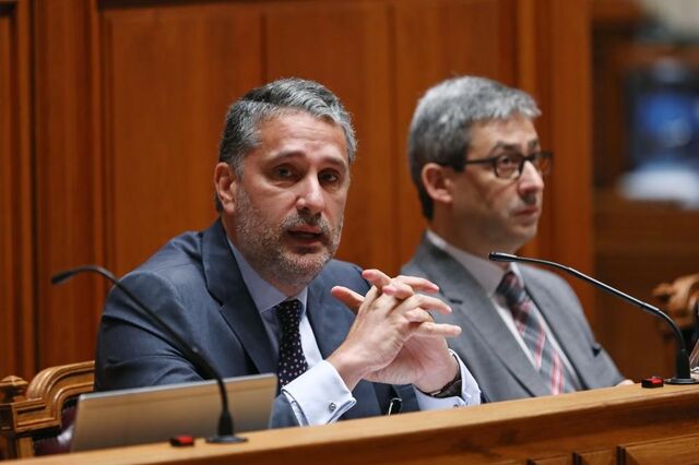 Governo admite dar subsídio de desemprego quando os casais se mudam para o interior