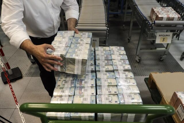 Crédito ao consumo sobe em agosto. Banca empresta 668 milhões aos consumidores