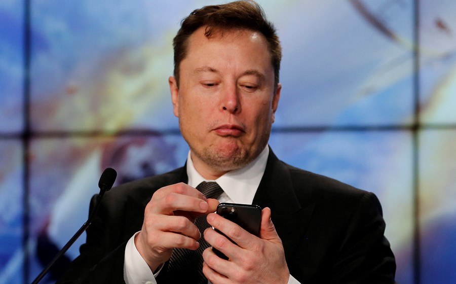 A 25 de abril, a administração do Twitter aceitou os termos da proposta de compra de Elon Musk.