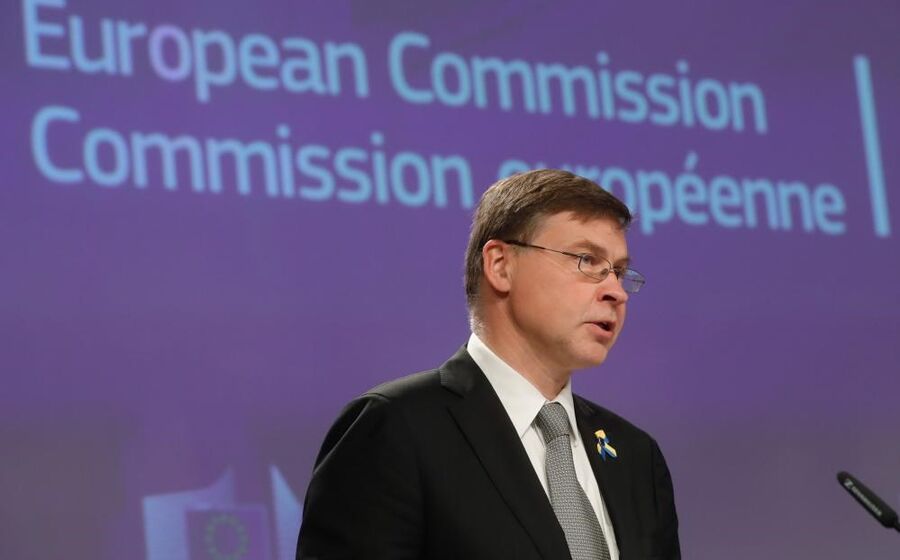 O comissário europeu da Economia, Valdis Dombrovskis, pediu que Portugal acelere execução.