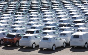 Exportações de carros elétricos da China duplicam em maio