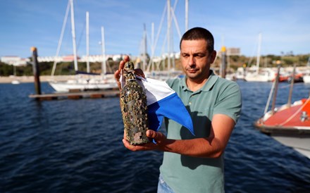 Os negócios do mar na costa alentejana: Da 'adega do mar' ao surf