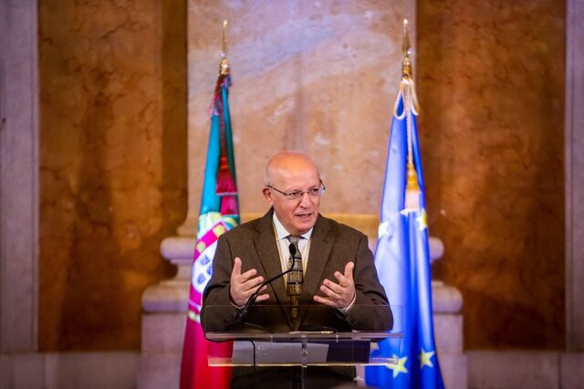Santos Silva alerta que extrema-direita 'é uma doença que pode ser fatal para a democracia' 