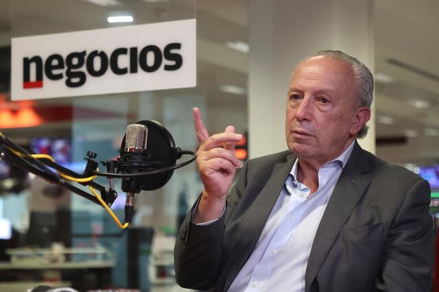 Santana Lopes: 'Descentralização foi feita para preparar a regionalização'
