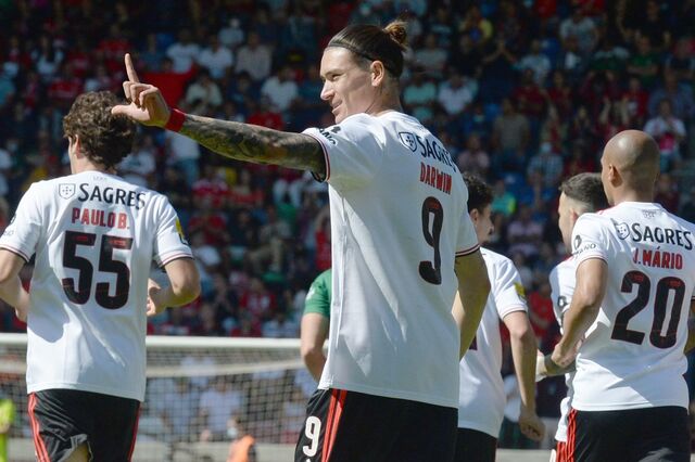 Benfica confirma transferência de Darwin para o Liverpool