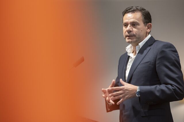 Maioria duvida de que Montenegro consiga derrubar o PS