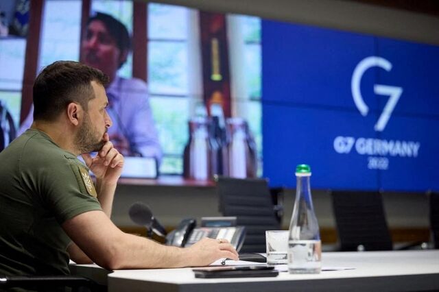 Zelensky pede reforço de sanções com limite ao preço do petróleo russo
