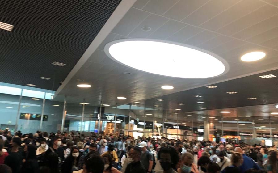 O SEF reconhece que não conseguiu lidar este fim de semana com a grande procura de turistas no aeroporto de Lisboa.