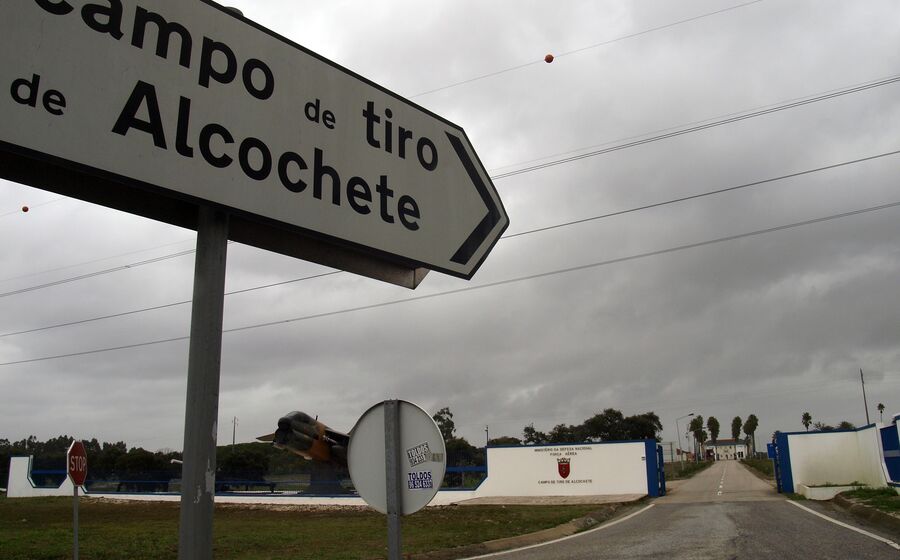 A ANA entregou o primeiro relatório da candidatura ao novo aeroporto de Lisboa.