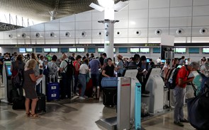Aeroporto de Lisboa é dos piores da Europa em voos com atraso e cancelados
