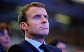Emmanuel Macron critica 'corrida desenfreada' do Irão ao nuclear 