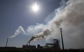 fabricas, poluicao, imposto sobre carbono, taxa