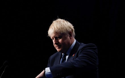 Boris Johnson vai demitir-se. Deverá manter-se como primeiro-ministro até outubro