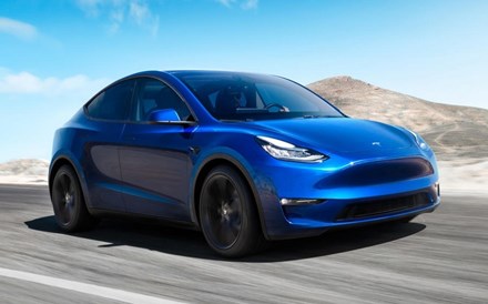 Tesla chama à oficina 1,1 milhões de carros nos EUA por problemas nas janelas. Ações tombam 3,4%