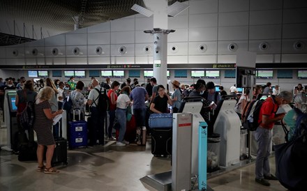 Dois terços criticam Governo na gestão do caos no aeroporto