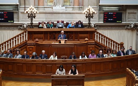 Parlamento aprova medidas do Governo apenas com votos a favor do PS