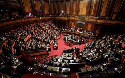 Senado italiano aprova 2.º pacote legislativo anti-inflação de 17.000 milhões