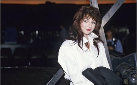  'Running up That Hill' volta a render quase 4 milhões a Kate Bush mais de 30 anos depois do lançamento