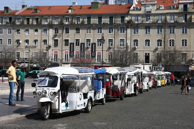 Associação avança com providência cautelar contra regulamento sobre tuk-tuks em Lisboa