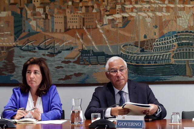 Contratos, plataformas digitais e licenças: a proposta do Governo