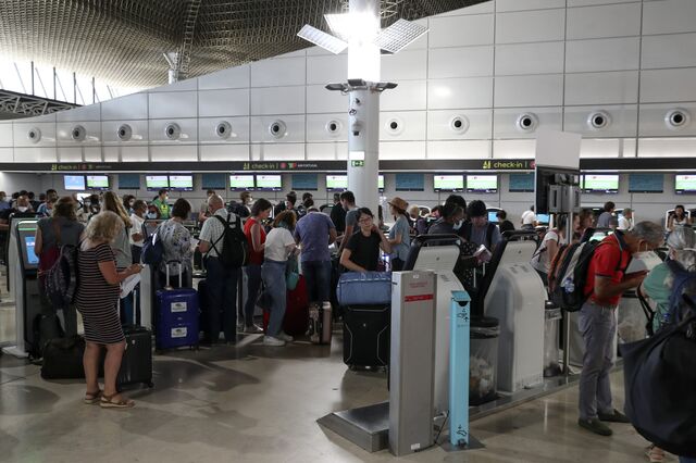 Caos nos aeroportos castigam estadias no verão