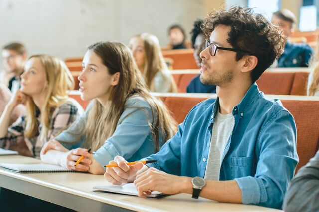 Um olhar sobre o ensino superior público e privado