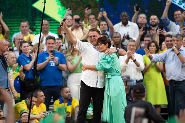 Lula lidera corrida, mas bolsa quer Bolsonaro