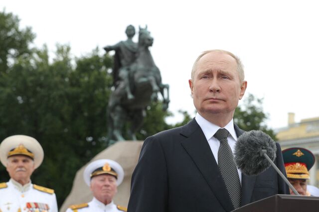 Putin atravessa ponte da Crimeia atacada em outubro