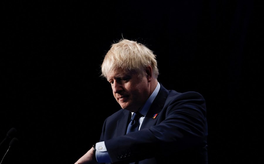 Boris Johnson tem agora de lidar com a demissão de dois ministros.