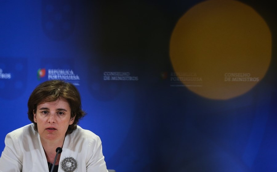 A ministra da Presidência diz que as mudanças, com retroativos, vão custar 40 milhões de euros este ano.