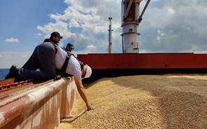 Ucrânia: Turquia acelera negociações para prolongar acordo de exportação de cereais
